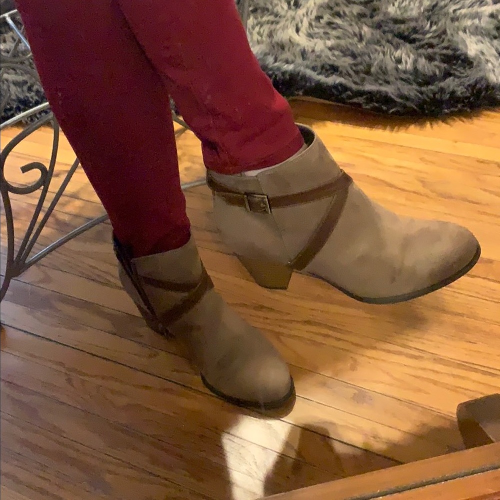Life Stride Flex Suede Brown Boots